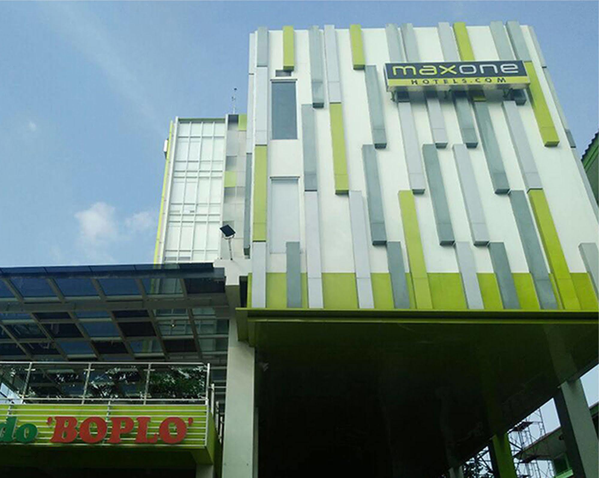 Maxonehotels.Com At Kramat Jakarta Bagian luar foto