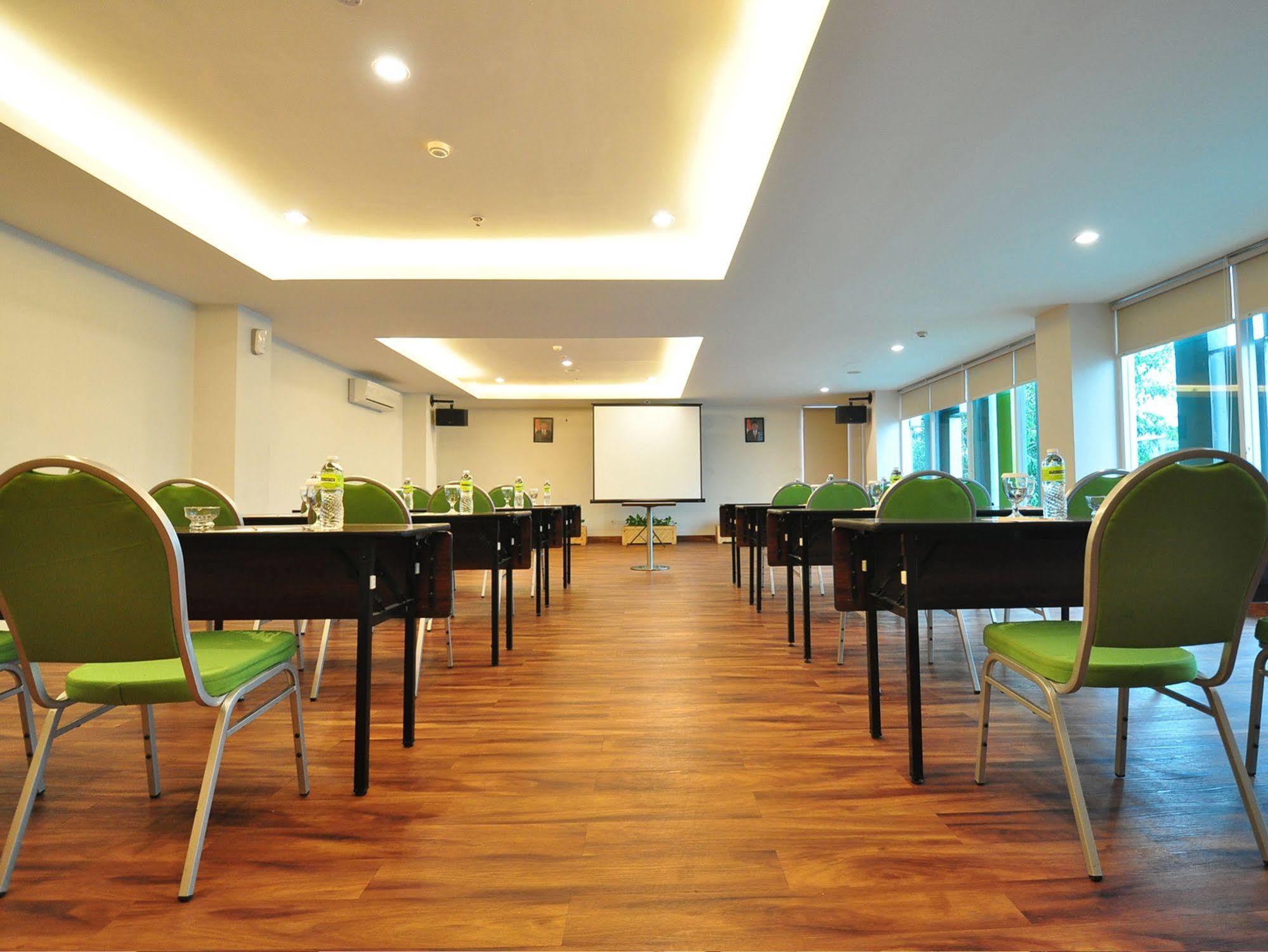 Maxonehotels.Com At Kramat Jakarta Bagian luar foto