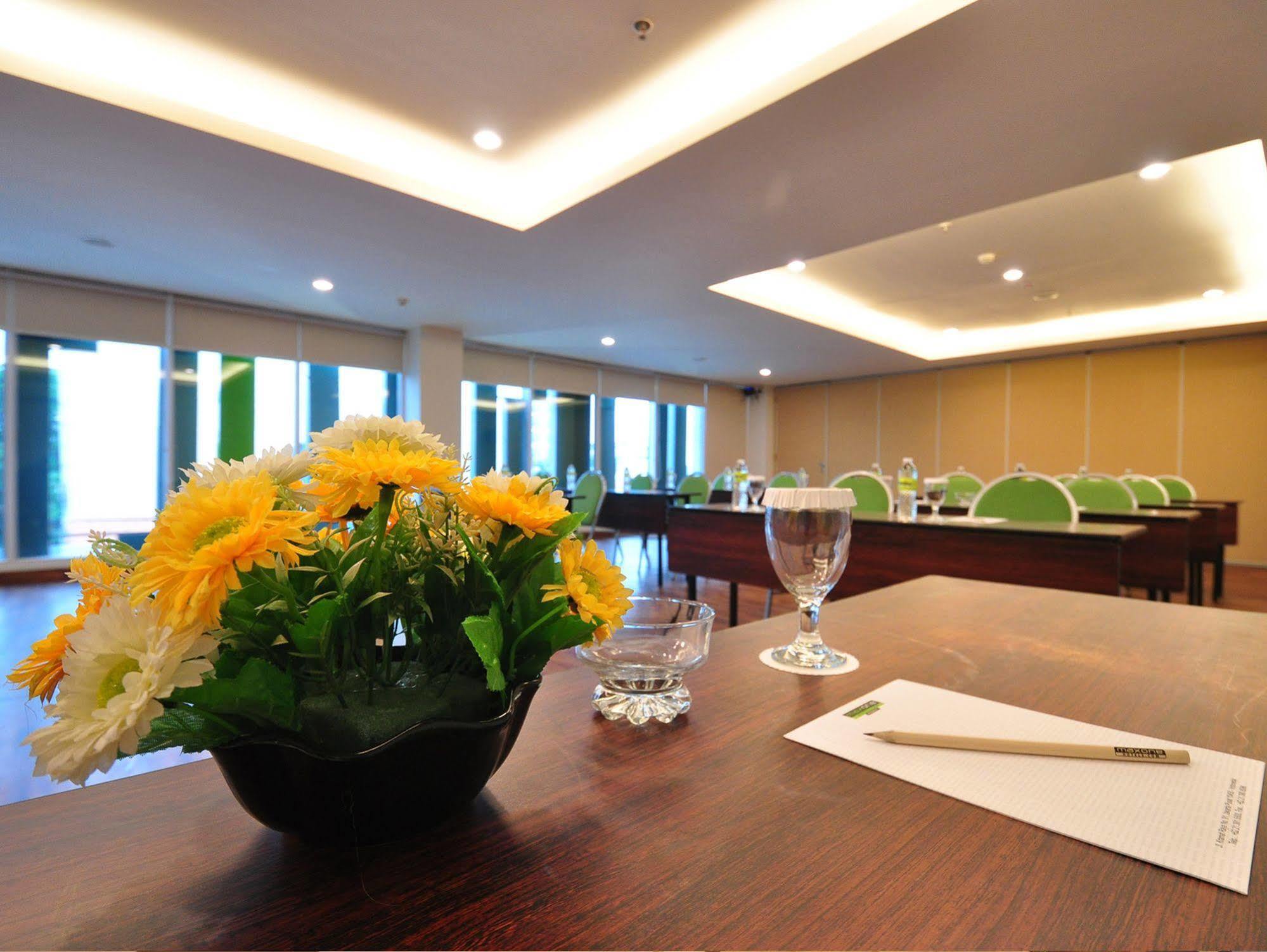 Maxonehotels.Com At Kramat Jakarta Bagian luar foto